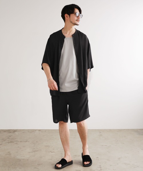 LIL VENDARS（リルヴェンダース）の「【巾着付き3点セット】レーヨン半袖バンドカラーシャツ＆ショートパンツ ショーツ セットアップ（シャツ/ブラウス・メンズ・チャコールグレー/ライトグレー/ブラック/ネイビー/カーキ/ブルー/アッシュ/ブラック系/グレー系/ブラウン系/サックスブルー系/ストライプ/アイボリー/ブラック系1・M/L/XL）」の15枚目の写真