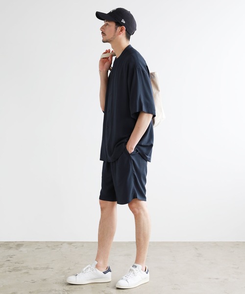 LIL VENDARS（リルヴェンダース）の「【巾着付き3点セット】レーヨン半袖バンドカラーシャツ＆ショートパンツ ショーツ セットアップ（シャツ/ブラウス・メンズ・チャコールグレー/ライトグレー/ブラック/ネイビー/カーキ/ブルー/アッシュ/ブラック系/グレー系/ブラウン系/サックスブルー系/ストライプ/アイボリー/ブラック系1・M/L/XL）」の16枚目の写真