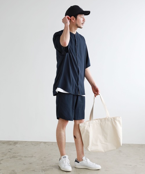 LIL VENDARS（リルヴェンダース）の「【巾着付き3点セット】レーヨン半袖バンドカラーシャツ＆ショートパンツ ショーツ セットアップ（シャツ/ブラウス・メンズ・チャコールグレー/ライトグレー/ブラック/ネイビー/カーキ/ブルー/アッシュ/ブラック系/グレー系/ブラウン系/サックスブルー系/ストライプ/アイボリー/ブラック系1・M/L/XL）」の17枚目の写真