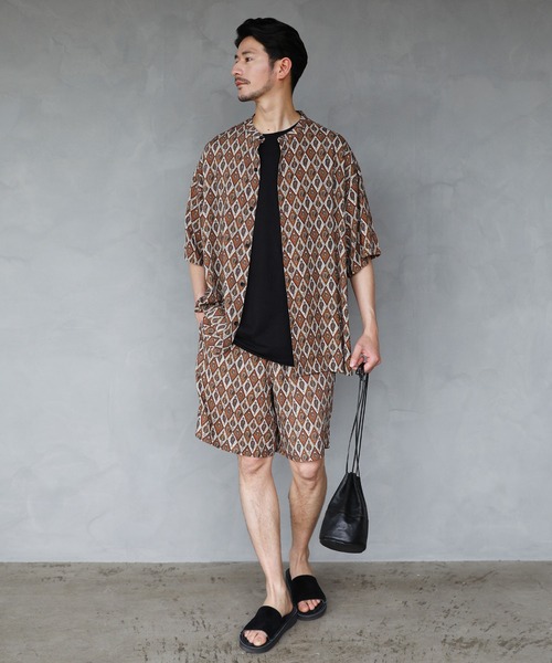 LIL VENDARS（リルヴェンダース）の「【巾着付き3点セット】レーヨン半袖バンドカラーシャツ＆ショートパンツ ショーツ セットアップ（シャツ/ブラウス・メンズ・チャコールグレー/ライトグレー/ブラック/ネイビー/カーキ/ブルー/アッシュ/ブラック系/グレー系/ブラウン系/サックスブルー系/ストライプ/アイボリー/ブラック系1・M/L/XL）」の22枚目の写真