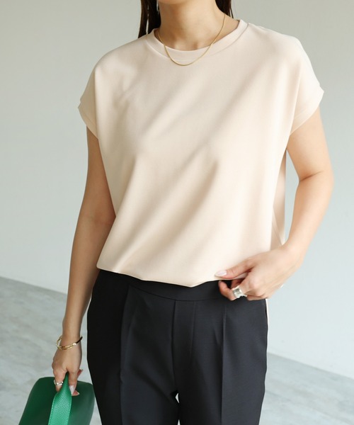 andme(アンドミー)の「きれいめ梨地ポンチフレンチスリーブトップス(Tシャツ/カットソー・レディース・ブラック/ブラウン/カーキ/グレイッシュベージュ/ピンクベージュ/ピンク系その他/ライトベージュ/ネイビー・M)」の7枚目の写真