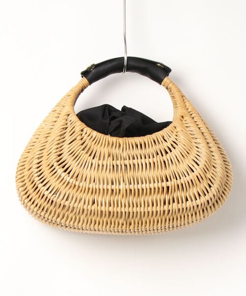 POMTATA 未使用に近いベージュと白の かごバッグ POMTATA 未使用に近いベージュと白の かごバッグ