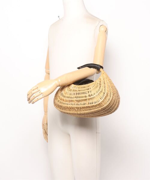 POMTATA 未使用に近いベージュと白の かごバッグ POMTATA 未使用に近いベージュと白の かごバッグ