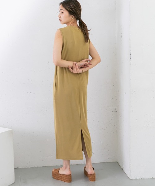 KBF（ケイビーエフ）の「ノースリーブカットワンピース（ワンピース・レディース・チャコールグレー/ブラウン/ブルー/マスタード・ONE）」の8枚目の写真