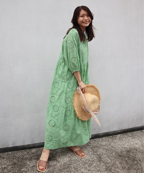 Brownie（ブラウニー）の「Brownie 体型カバー パンチングレースティアードワンピース＋キャミインナー（ワンピース・レディース・ブラック/グリーン/ホワイト・FREE）」の3枚目の写真