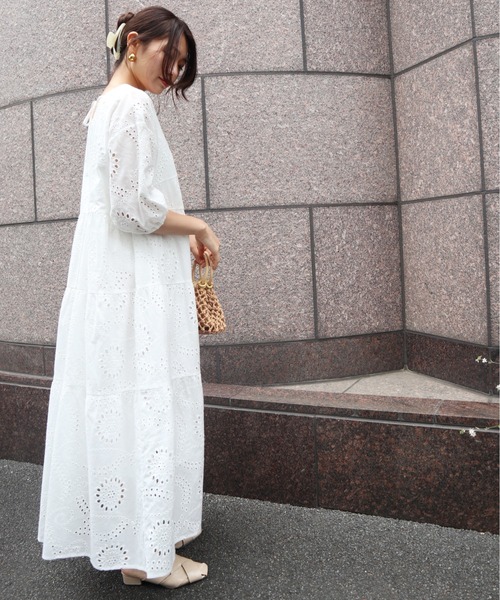 Brownie（ブラウニー）の「Brownie 体型カバー パンチングレースティアードワンピース＋キャミインナー（ワンピース・レディース・ブラック/グリーン/ホワイト・FREE）」の17枚目の写真