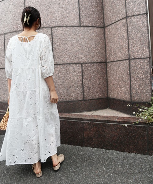 Brownie（ブラウニー）の「Brownie 体型カバー パンチングレースティアードワンピース＋キャミインナー（ワンピース・レディース・ブラック/グリーン/ホワイト・FREE）」の20枚目の写真