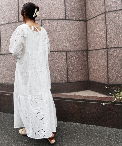 Brownie（ブラウニー）の「Brownie 体型カバー パンチングレースティアードワンピース＋キャミインナー（ワンピース・レディース・ブラック/グリーン/ホワイト・FREE）」の18枚目の写真