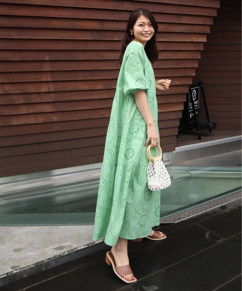 Brownie（ブラウニー）の「Brownie 体型カバー パンチングレースティアードワンピース＋キャミインナー（ワンピース・レディース・ブラック/グリーン/ホワイト・FREE）」の5枚目の写真