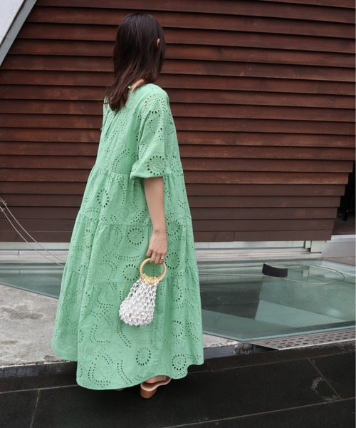 Brownie（ブラウニー）の「Brownie 体型カバー パンチングレースティアードワンピース＋キャミインナー（ワンピース・レディース・ブラック/グリーン/ホワイト・FREE）」の7枚目の写真