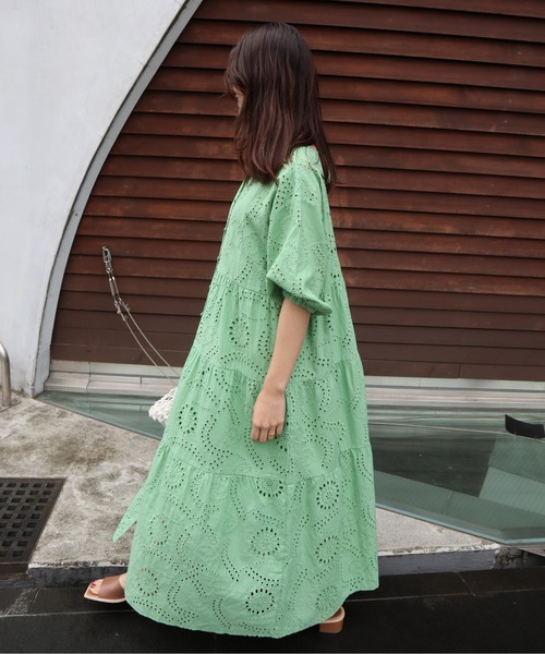 Brownie（ブラウニー）の「Brownie 体型カバー パンチングレースティアードワンピース＋キャミインナー（ワンピース・レディース・ブラック/グリーン/ホワイト・FREE）」の6枚目の写真