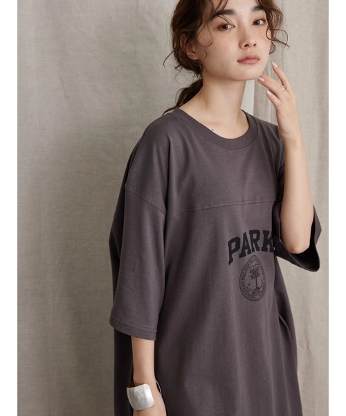 AMERICAN HOLIC（アメリカンホリック）の「裾ラウンドロゴカットチュニック/ビッグシルエット（Tシャツ/カットソー・レディース・マスタード/チャコールグレー/グレイッシュベージュ・L/M）」の10枚目の写真