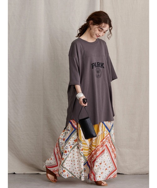 AMERICAN HOLIC（アメリカンホリック）の「裾ラウンドロゴカットチュニック/ビッグシルエット（Tシャツ/カットソー・レディース・マスタード/チャコールグレー/グレイッシュベージュ・L/M）」の15枚目の写真