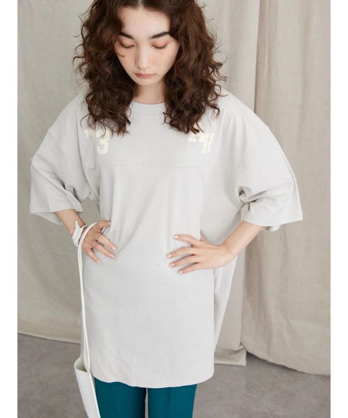 AMERICAN HOLIC（アメリカンホリック）の「裾ラウンドロゴカットチュニック/ビッグシルエット（Tシャツ/カットソー・レディース・マスタード/チャコールグレー/グレイッシュベージュ・L/M）」の18枚目の写真