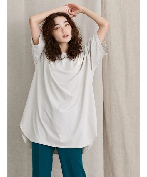 AMERICAN HOLIC（アメリカンホリック）の「裾ラウンドロゴカットチュニック/ビッグシルエット（Tシャツ/カットソー・レディース・マスタード/チャコールグレー/グレイッシュベージュ・L/M）」の21枚目の写真