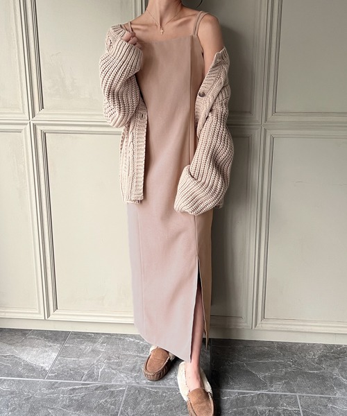 JUNOAH（ジュノア）の「ピーチスキンIラインキャミワンピース（ワンピース・レディース・ブラック/ダークグリーン/ピンクベージュ/ベージュ/ブルーグレー/カーキ/ブラウン・MEDIUM/LARGE/X-LARGE/SMALL）」の22枚目の写真