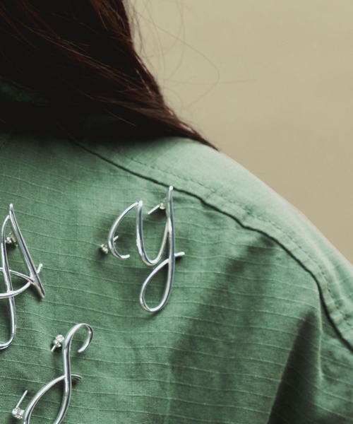 A part by（アパートバイ）の「イニシャルブローチ　163470（ブローチ/コサージュ・レディース・ホワイト/オフホワイト/ホワイト系その他2/ホワイト系その他3/ホワイト系その他4/ホワイト系その他5・FREE）」の6枚目の写真