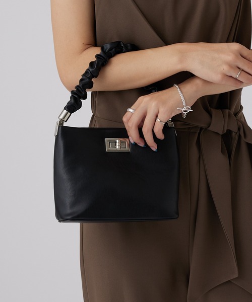 COLONY 2139（コロニートゥーワンスリーナイン）の「ギャザーハンドルオケージョン2wayバッグ（ハンドバッグ・レディース・ホワイト/ブラック・FREE）」の5枚目の写真