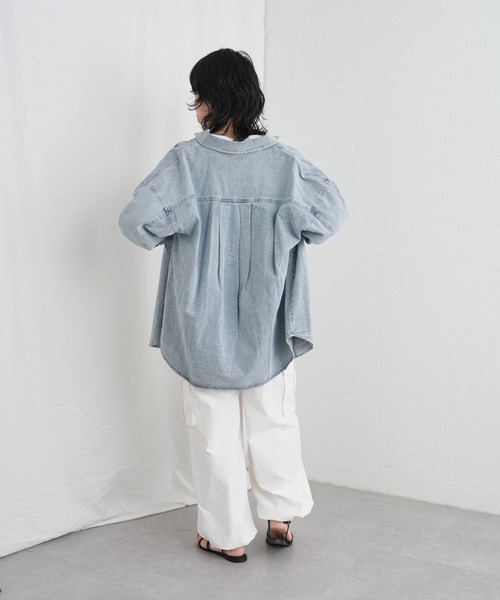 COLONY 2139（コロニートゥーワンスリーナイン）の「デニムシャツ（シャツ/ブラウス・レディース・ネイビー/ブルー・FREE）」の17枚目の写真