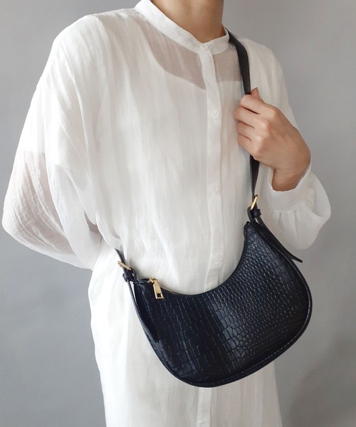 thank U more(サンキューモア)の「レザー ラウンドカット ショルダーバッグ(ショルダーバッグ・レディース・ブラック/ブラウン・FREE)」の2枚目の写真