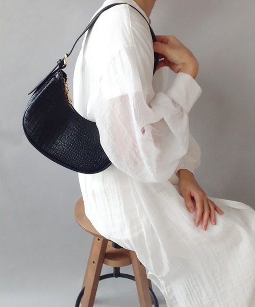 thank U more(サンキューモア)の「レザー ラウンドカット ショルダーバッグ(ショルダーバッグ・レディース・ブラック/ブラウン・FREE)」の3枚目の写真