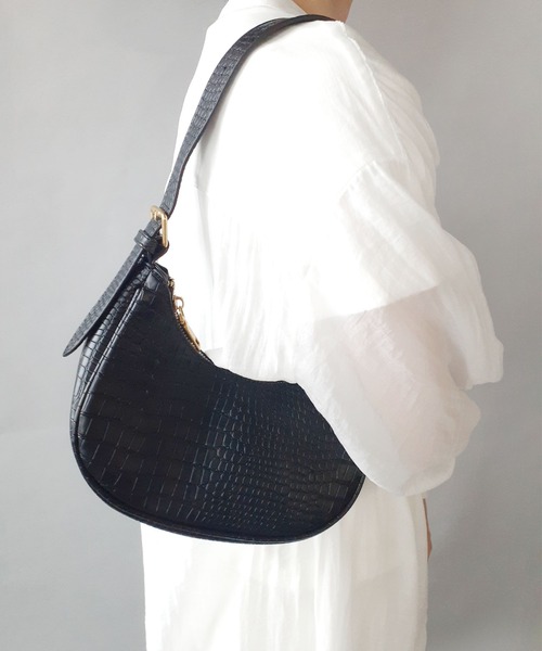 thank U more(サンキューモア)の「レザー ラウンドカット ショルダーバッグ(ショルダーバッグ・レディース・ブラック/ブラウン・FREE)」の7枚目の写真