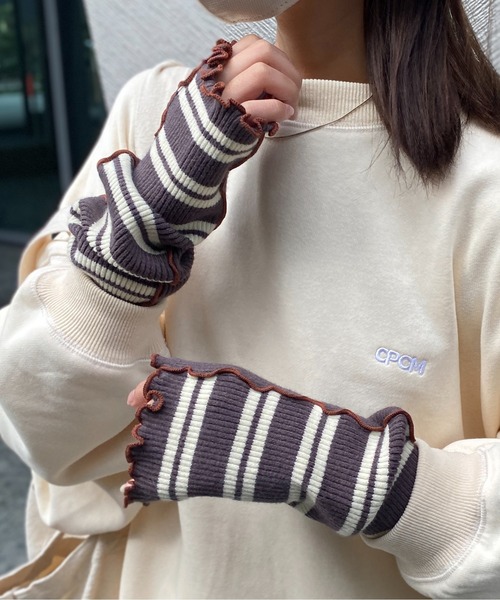 CPCM（シーピーシーエム）の「配色ボーダーアームウォーマー（手袋・レディース・チャコールグレー/オレンジ/アイボリー・FREE）」の9枚目の写真