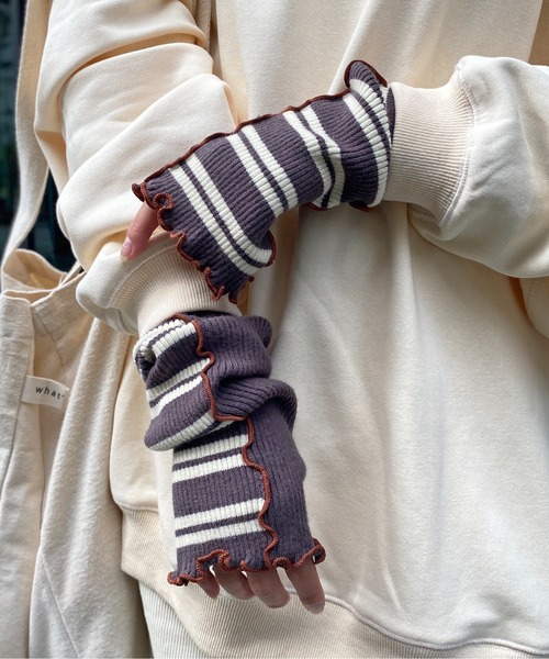 CPCM（シーピーシーエム）の「配色ボーダーアームウォーマー（手袋・レディース・チャコールグレー/オレンジ/アイボリー・FREE）」の4枚目の写真