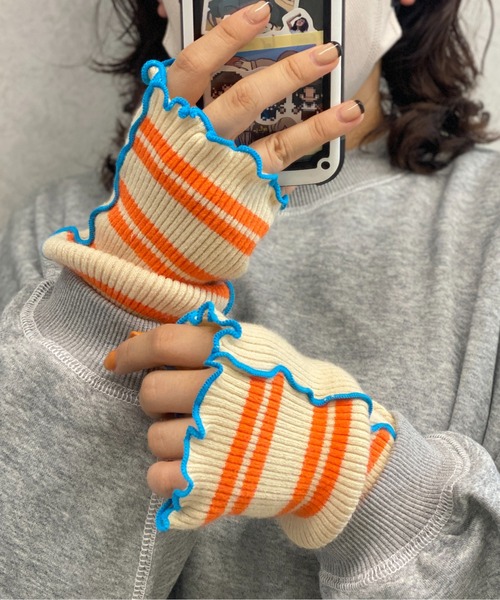 CPCM（シーピーシーエム）の「配色ボーダーアームウォーマー（手袋・レディース・チャコールグレー/オレンジ/アイボリー・FREE）」の7枚目の写真