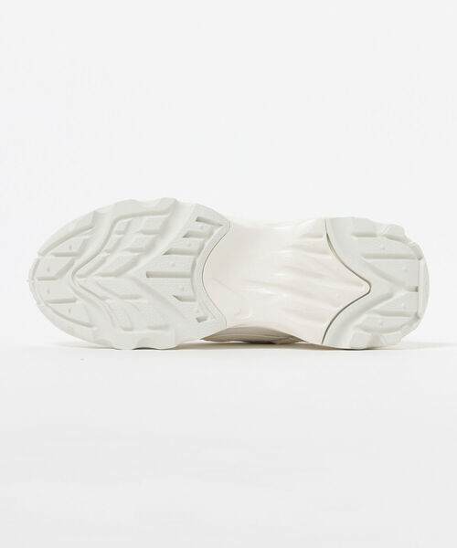 NIKE(ナイキ)の「NIKE / TC7900(スニーカー・レディース・オフホワイト・23.0cm/23.5cm/24.0cm/24.5cm/25.0cm)」の4枚目の写真