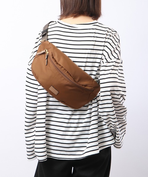 Legato Largo(レガートラルゴ)の「LegatoLargo ブラッシュアップナイロン クロスボディバッグ(ボディバッグ/ウエストポーチ・レディース・グレイッシュベージュ/ブラック/ブラウン・FREE)」の10枚目の写真