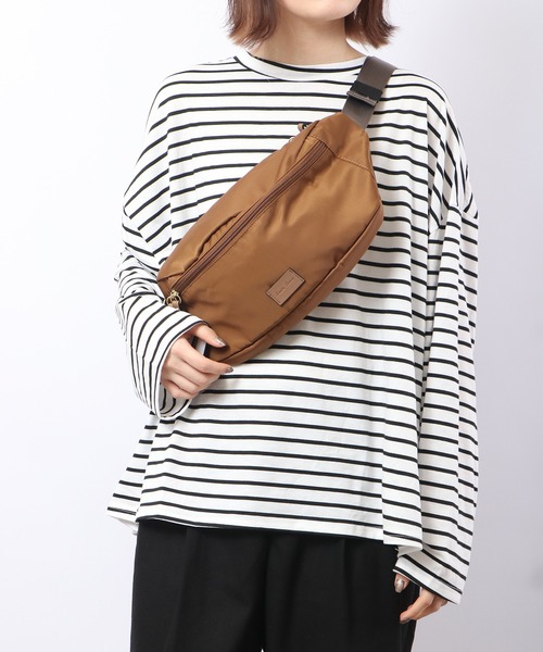 Legato Largo(レガートラルゴ)の「LegatoLargo ブラッシュアップナイロン クロスボディバッグ(ボディバッグ/ウエストポーチ・レディース・グレイッシュベージュ/ブラック/ブラウン・FREE)」の11枚目の写真