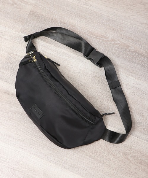 Legato Largo(レガートラルゴ)の「LegatoLargo ブラッシュアップナイロン クロスボディバッグ(ボディバッグ/ウエストポーチ・レディース・グレイッシュベージュ/ブラック/ブラウン・FREE)」の22枚目の写真