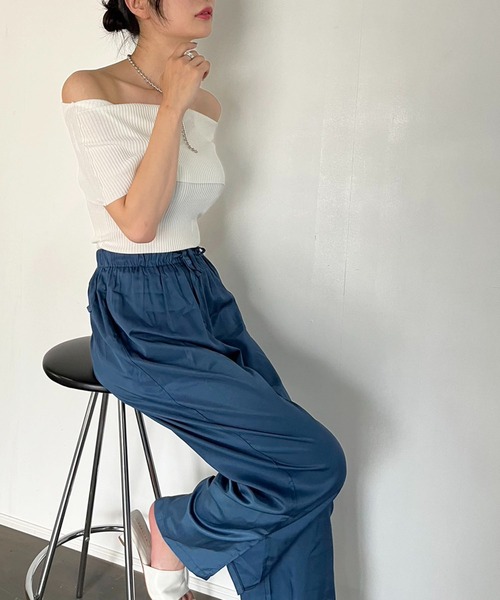 Jewelobe（ジュエローブ）の「グロシービビッドリラックスパンツ（その他パンツ・レディース・ブラック/ブルー/グリーン/パープル/マスタード・FREE）」の3枚目の写真