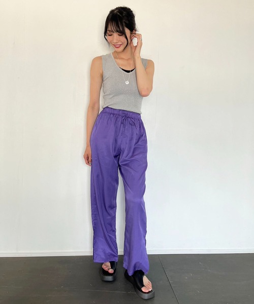 Jewelobe（ジュエローブ）の「グロシービビッドリラックスパンツ（その他パンツ・レディース・ブラック/ブルー/グリーン/パープル/マスタード・FREE）」の11枚目の写真