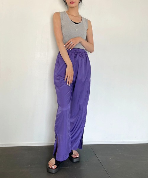 Jewelobe（ジュエローブ）の「グロシービビッドリラックスパンツ（その他パンツ・レディース・ブラック/ブルー/グリーン/パープル/マスタード・FREE）」の12枚目の写真