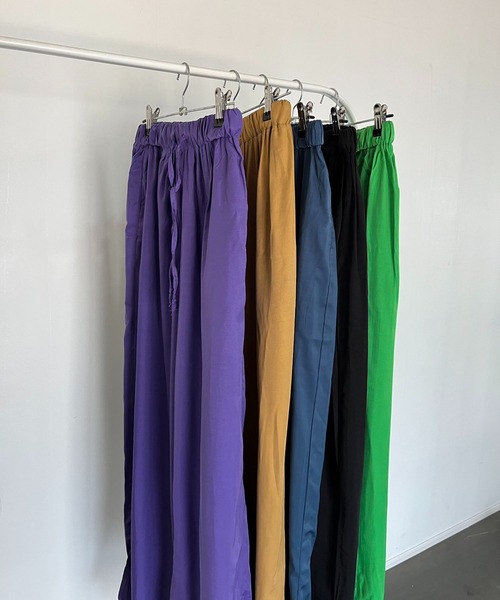 Jewelobe（ジュエローブ）の「グロシービビッドリラックスパンツ（その他パンツ・レディース・ブラック/ブルー/グリーン/パープル/マスタード・FREE）」の19枚目の写真
