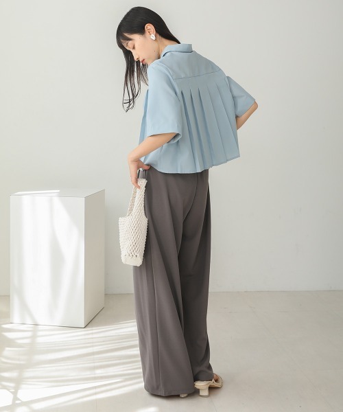 Bab(バブ)の「プリーツシャツブラウス(シャツ/ブラウス・レディース・サックスブルー/オフホワイト/グレイッシュベージュ・M)」の15枚目の写真