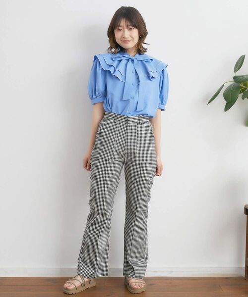RETRO GIRL（レトロガール）の「ダブルフリル襟ボウタイBL（シャツ/ブラウス・レディース・ブルー/オフホワイト/ピンク・FREE）」の18枚目の写真