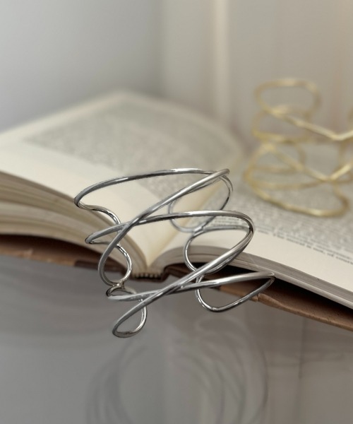 apres jour clair(アプレジュールクレア)の「【apres jour clair×ARIAZ】クロスデザインバングル(バングル/リストバンド・レディース・シルバー/ゴールド・FREE)」の4枚目の写真