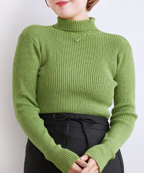 RETRO GIRL（レトロガール）の「リブタートルニット（ニット/セーター・レディース・ブラック/ブルー/オレンジ/ブラウン/ホワイト/グリーン・FREE）」の4枚目の写真