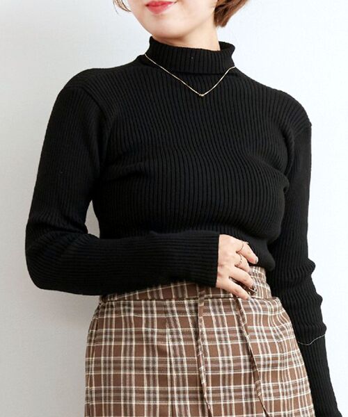 RETRO GIRL（レトロガール）の「リブタートルニット（ニット/セーター・レディース・ブラック/ブルー/オレンジ/ブラウン/ホワイト/グリーン・FREE）」の2枚目の写真