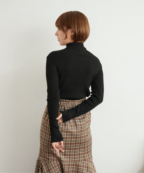 RETRO GIRL（レトロガール）の「リブタートルニット（ニット/セーター・レディース・ブラック/ブルー/オレンジ/ブラウン/ホワイト/グリーン・FREE）」の8枚目の写真