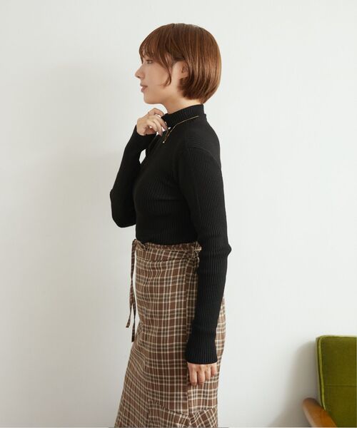RETRO GIRL（レトロガール）の「リブタートルニット（ニット/セーター・レディース・ブラック/ブルー/オレンジ/ブラウン/ホワイト/グリーン・FREE）」の9枚目の写真
