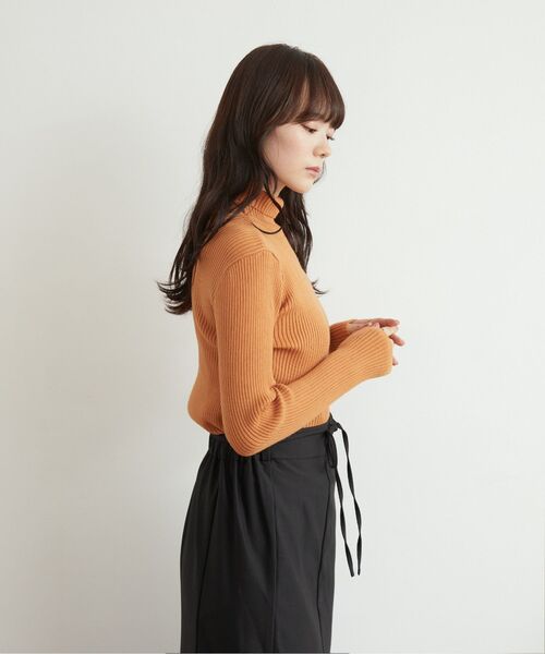 RETRO GIRL（レトロガール）の「リブタートルニット（ニット/セーター・レディース・ブラック/ブルー/オレンジ/ブラウン/ホワイト/グリーン・FREE）」の15枚目の写真