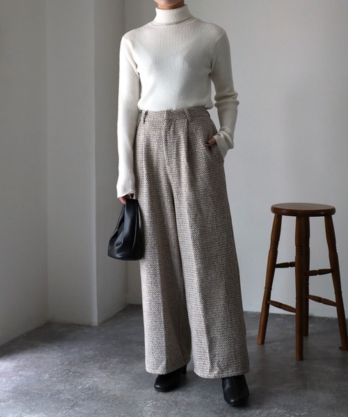 Riberry(リベリー)の「起毛ヘリンボーンタックワイドパンツ(その他パンツ・レディース・チャコールグレー/ベージュ・MEDIUM)」の11枚目の写真