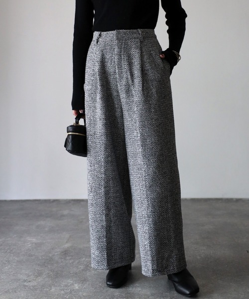 Riberry(リベリー)の「起毛ヘリンボーンタックワイドパンツ(その他パンツ・レディース・チャコールグレー/ベージュ・MEDIUM)」の3枚目の写真