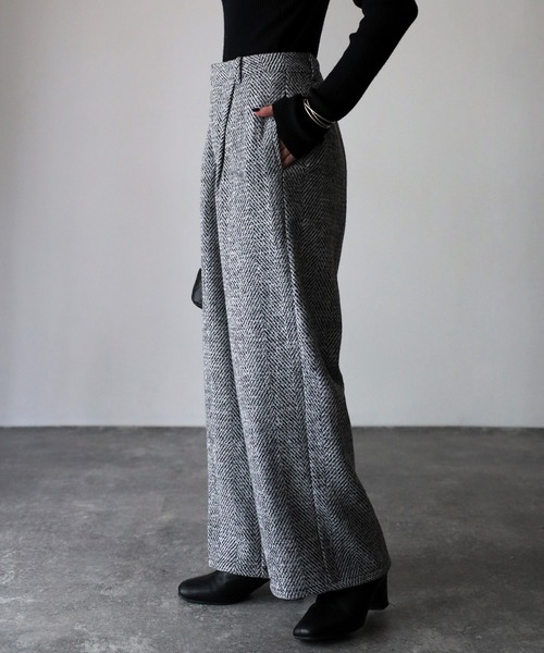 Riberry(リベリー)の「起毛ヘリンボーンタックワイドパンツ(その他パンツ・レディース・チャコールグレー/ベージュ・MEDIUM)」の5枚目の写真