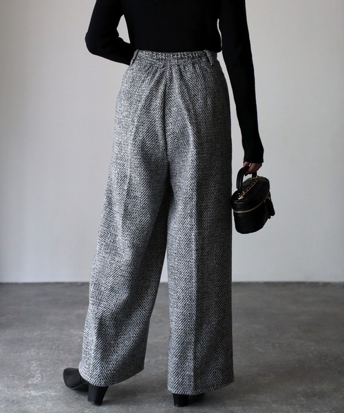 Riberry(リベリー)の「起毛ヘリンボーンタックワイドパンツ(その他パンツ・レディース・チャコールグレー/ベージュ・MEDIUM)」の6枚目の写真