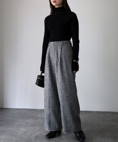 Riberry(リベリー)の「起毛ヘリンボーンタックワイドパンツ(その他パンツ・レディース・チャコールグレー/ベージュ・MEDIUM)」の7枚目の写真